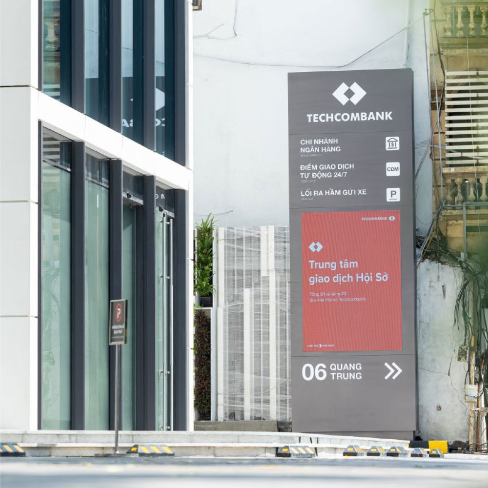 Biển chỉ dẫn tại sảnh Techcombank