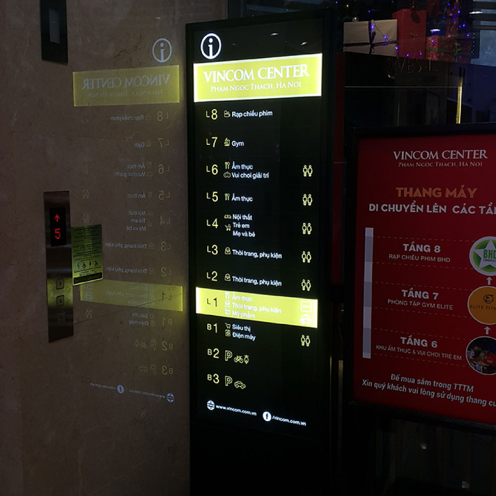 Biển thông tin tầng tại Vincom