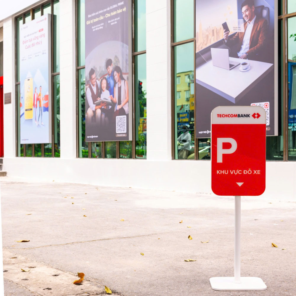 Biển khu vực đỗ xe Techcombank 