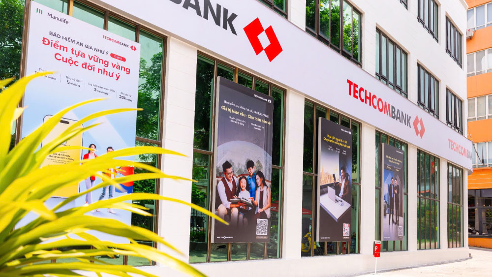 Biển mặt tiền Techcombank 