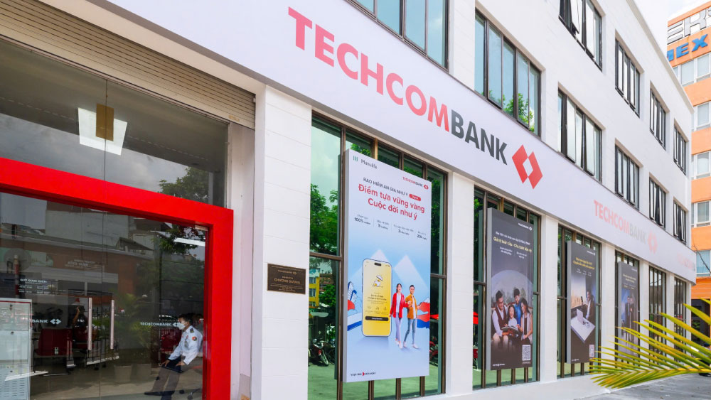 Biển mặt tiền Techcombank 2