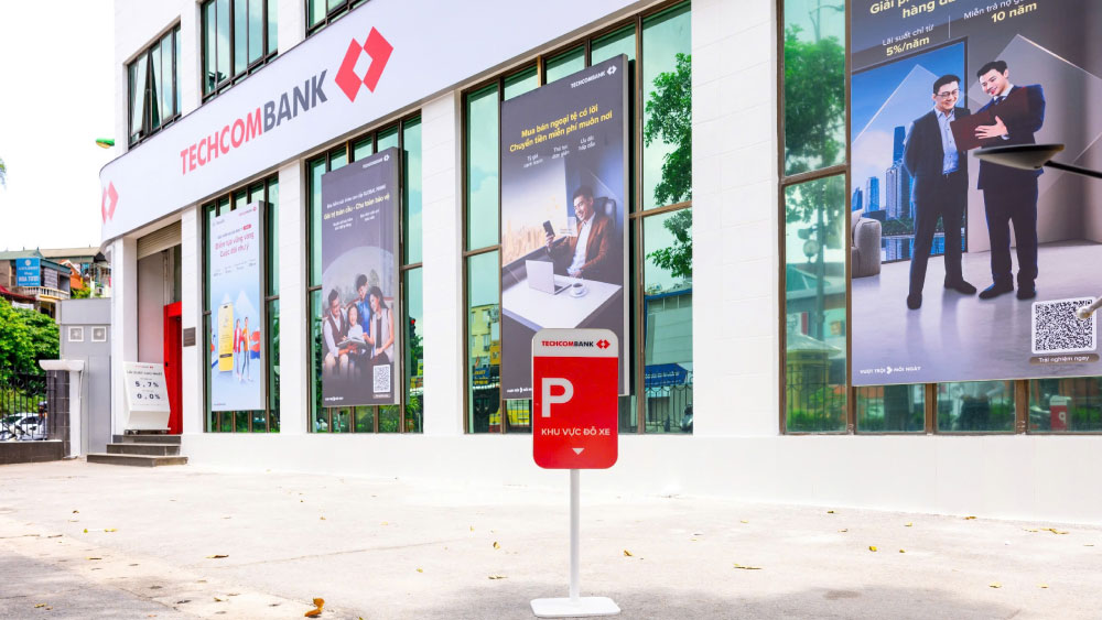 Biển tranh điện mặt tiền Techcombank 2