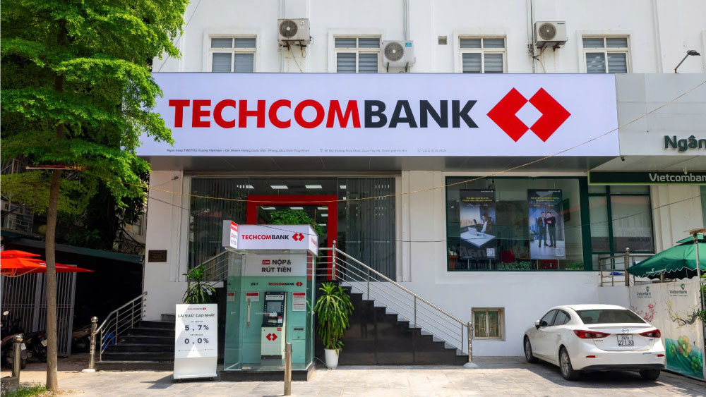 Biển live bank chi nhánh Techcombank