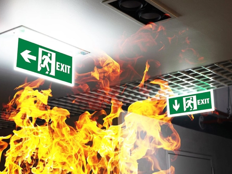 Tầm quan trọng của biển báo PCCC trong thiết kế và thi công tòa nhà