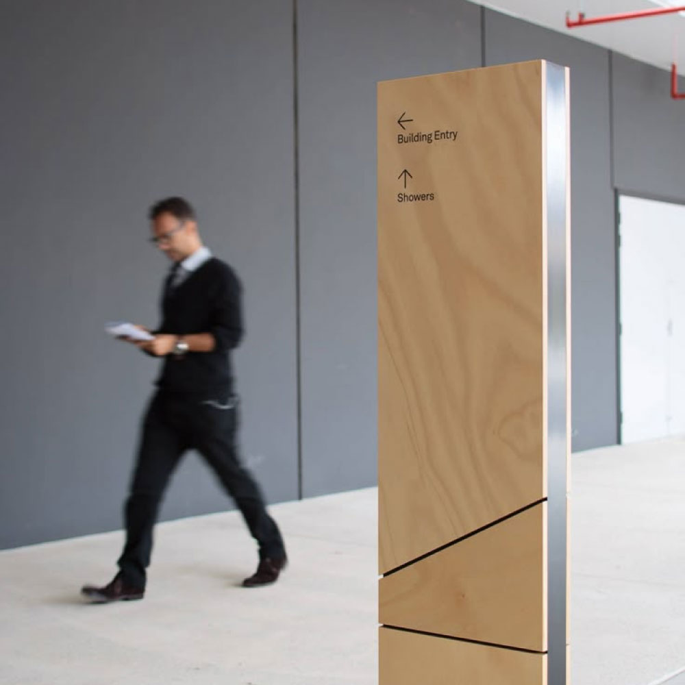 Biển chỉ hướng trong tòa nhà