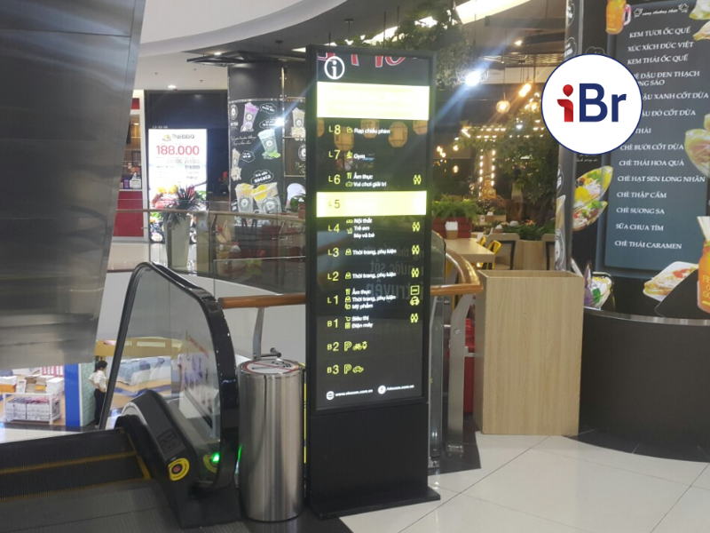 Biển đứng trong trung tâm thương mại